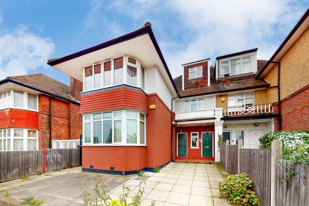 3 bed 1st Floor Flat for rent in Hampstead. From Moreland