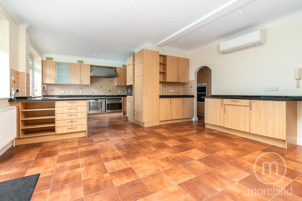 6 bed Semi Detached for rent in Hendon. From Moreland 6 bed Semi Detached for rent in Hendon. From Moreland