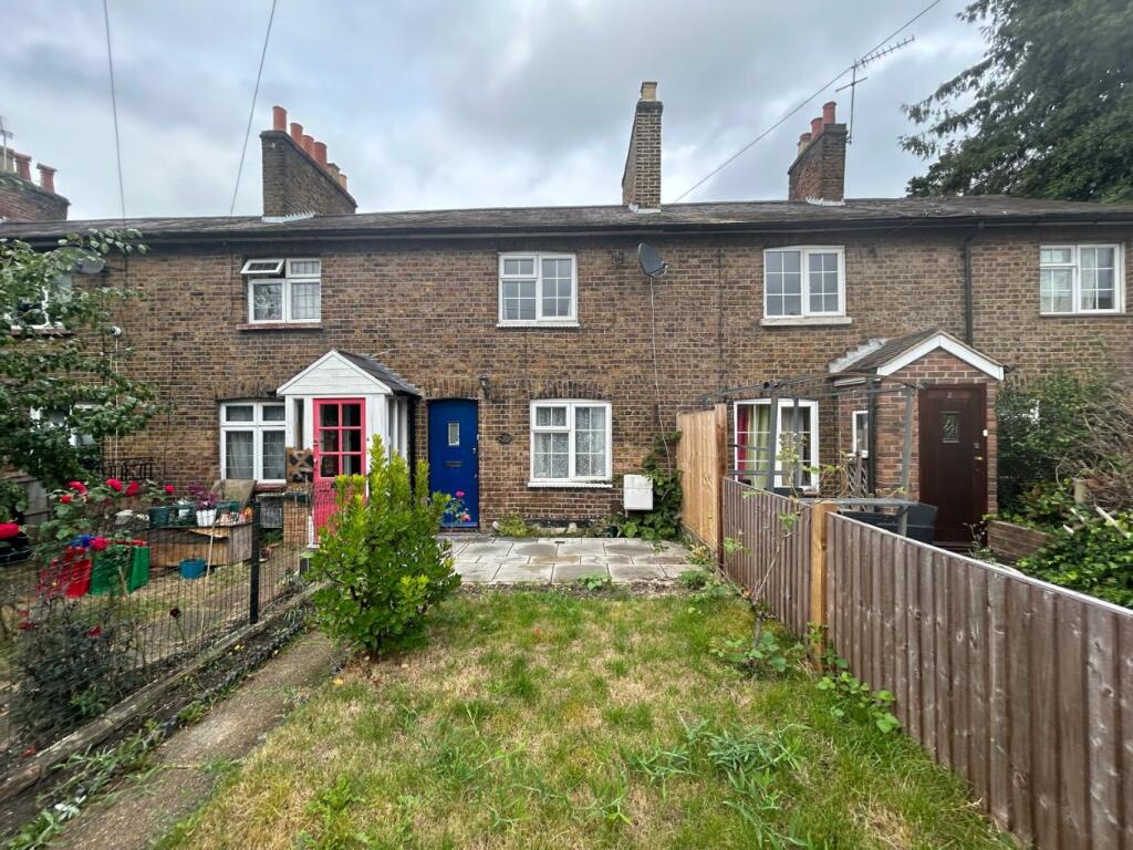 2 bed Mid Terraced House for rent in Hendon. From Moreland