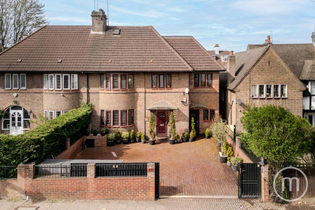 2 bed 1st Floor Flat for rent in London. From Moreland