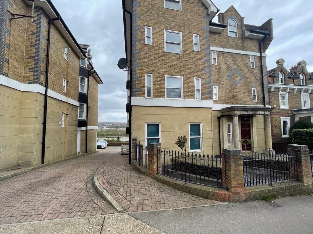 1 bed 1st Floor Flat for rent in Wouldham. From Kent Residential - Chatham 1 bed 1st Floor Flat for rent in Wouldham. From Kent Residential - Chatham