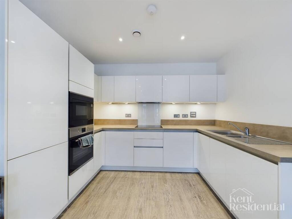2 bed 1st Floor Flat for rent in Rochester. From Kent Residential - Chatham