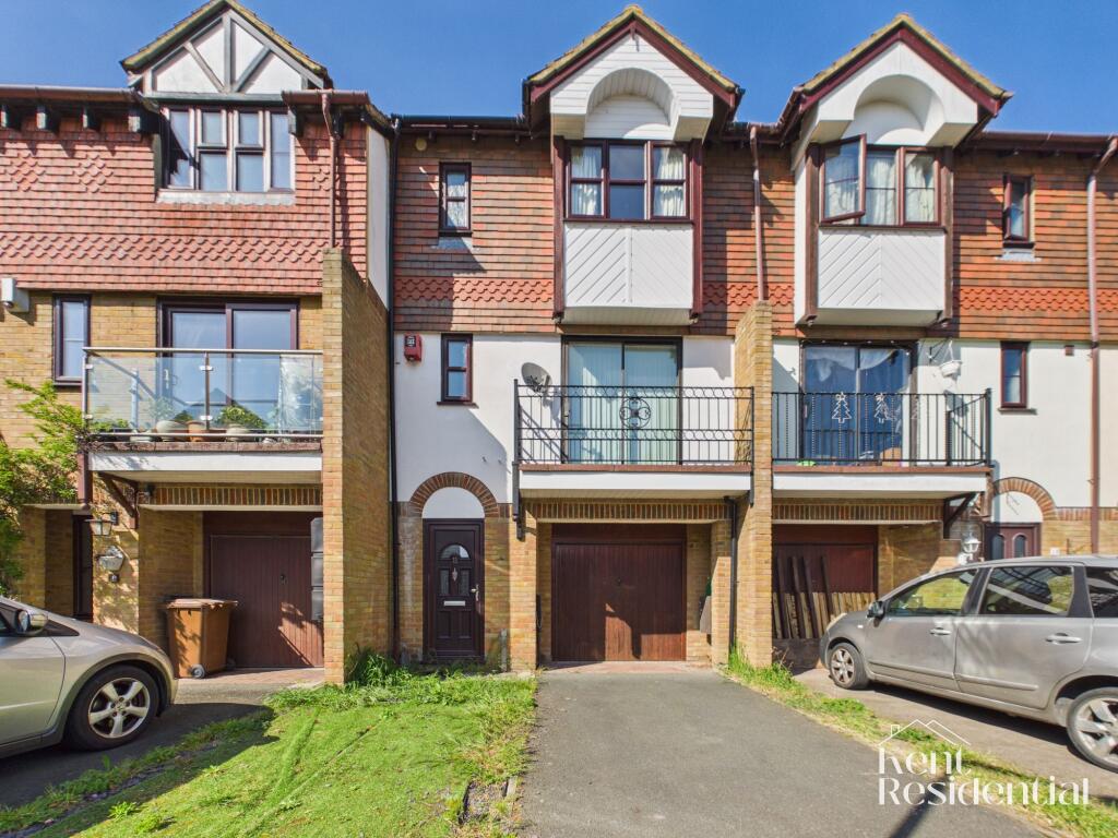 3 bed Mid Terraced House for rent in Rochester. From Kent Residential - Chatham