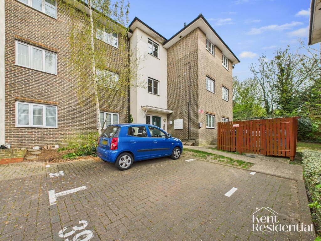 2 bed 1st Floor Flat for rent in Gillingham. From Kent Residential - Chatham