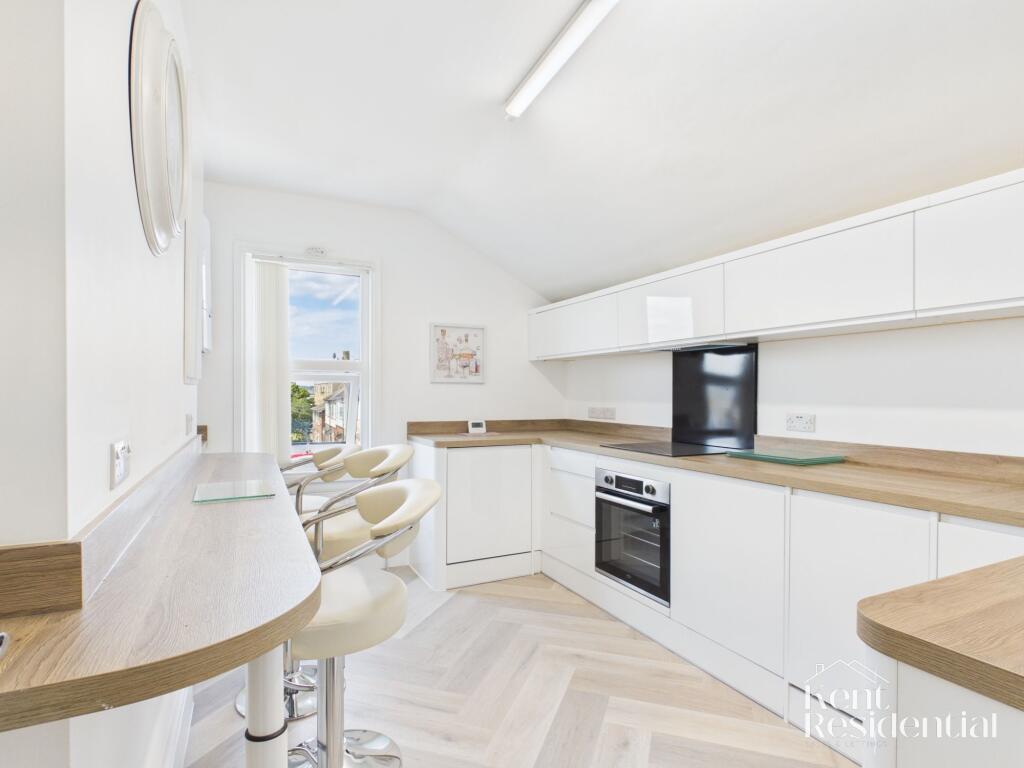 1 bed 1st Floor Flat for rent in Chatham. From Kent Residential - Chatham 1 bed 1st Floor Flat for rent in Chatham. From Kent Residential - Chatham