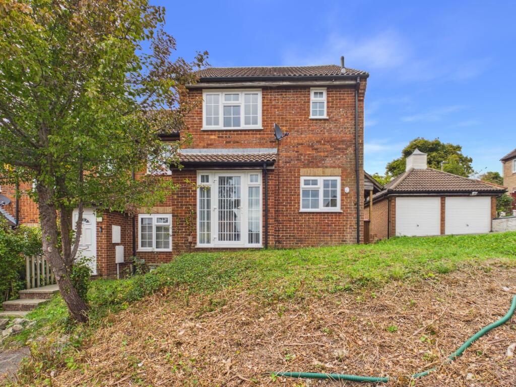 1 bed House (unspecified) for rent in Chatham. From Kent Residential - Chatham