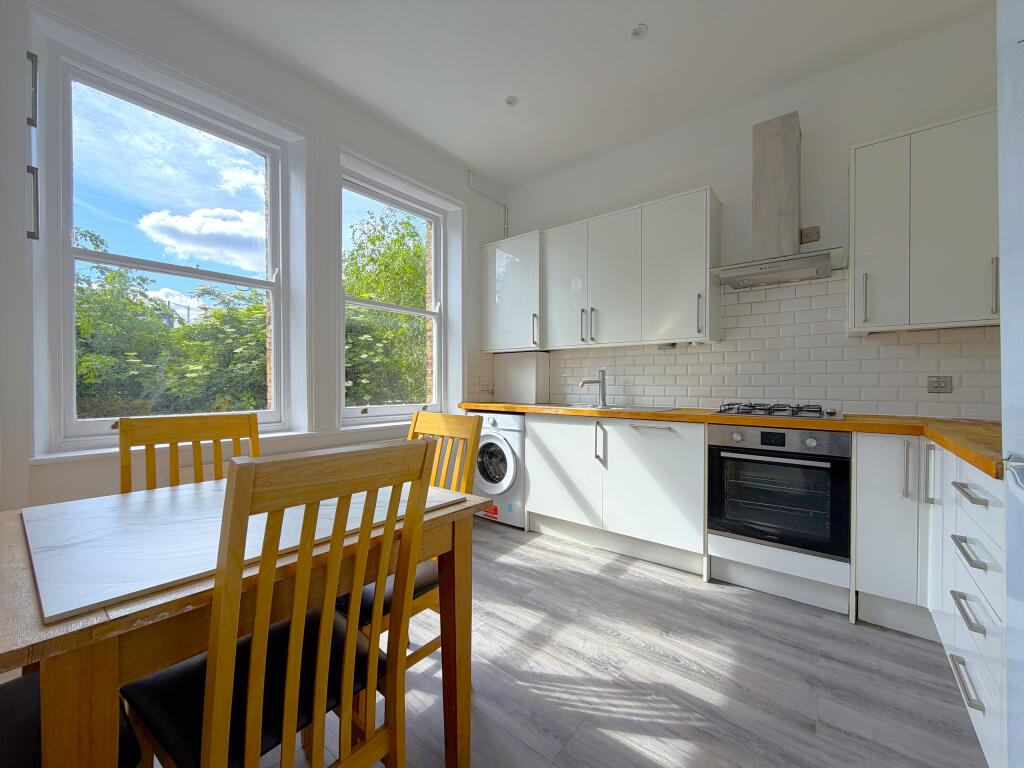 3 bed 1st Floor Flat for rent in Wimbledon. From Rentals and Sales