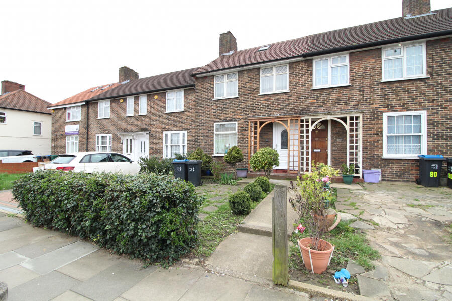 2 bed Mid Terraced House for rent in Mitcham. From Rentals and Sales