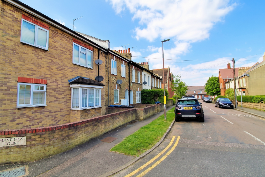 1 bed 1st Floor Flat for rent in Merton. From Rentals and Sales