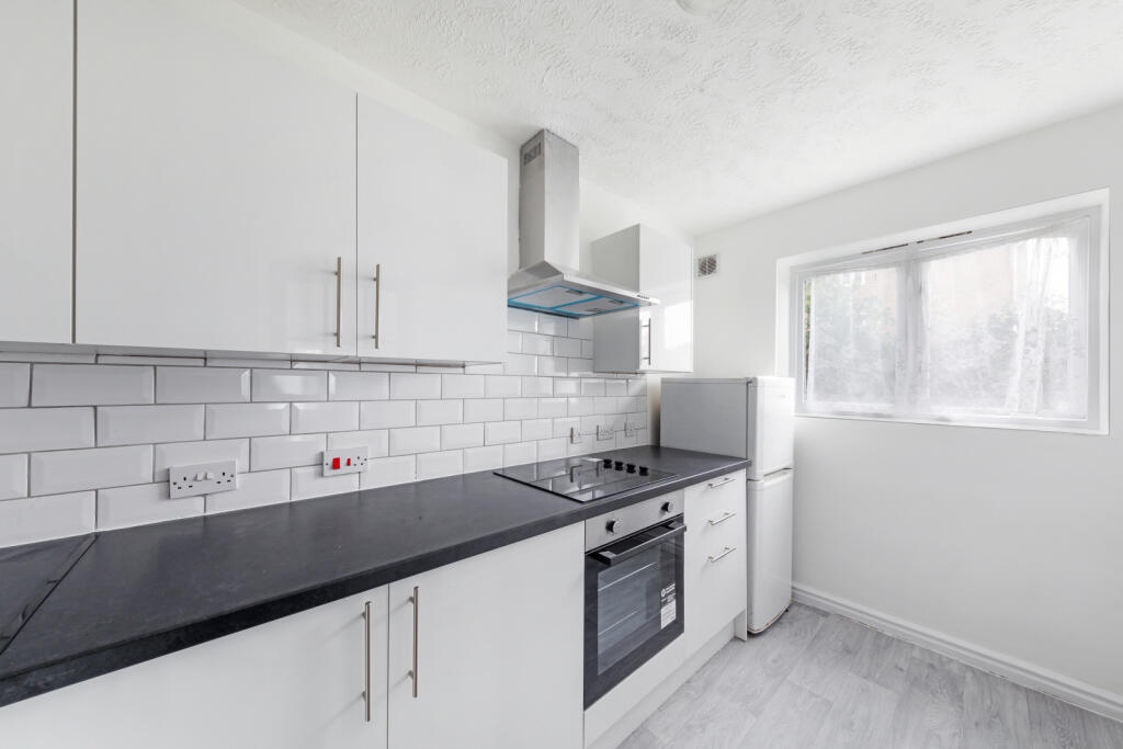 2 bed House (unspecified) for rent in Mitcham. From Rentals and Sales