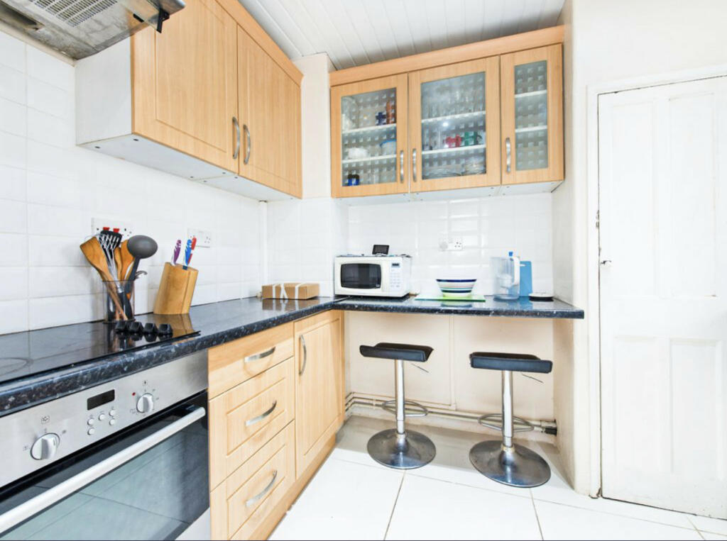 1 bed Apartment for rent in London. From Residential Realtors
