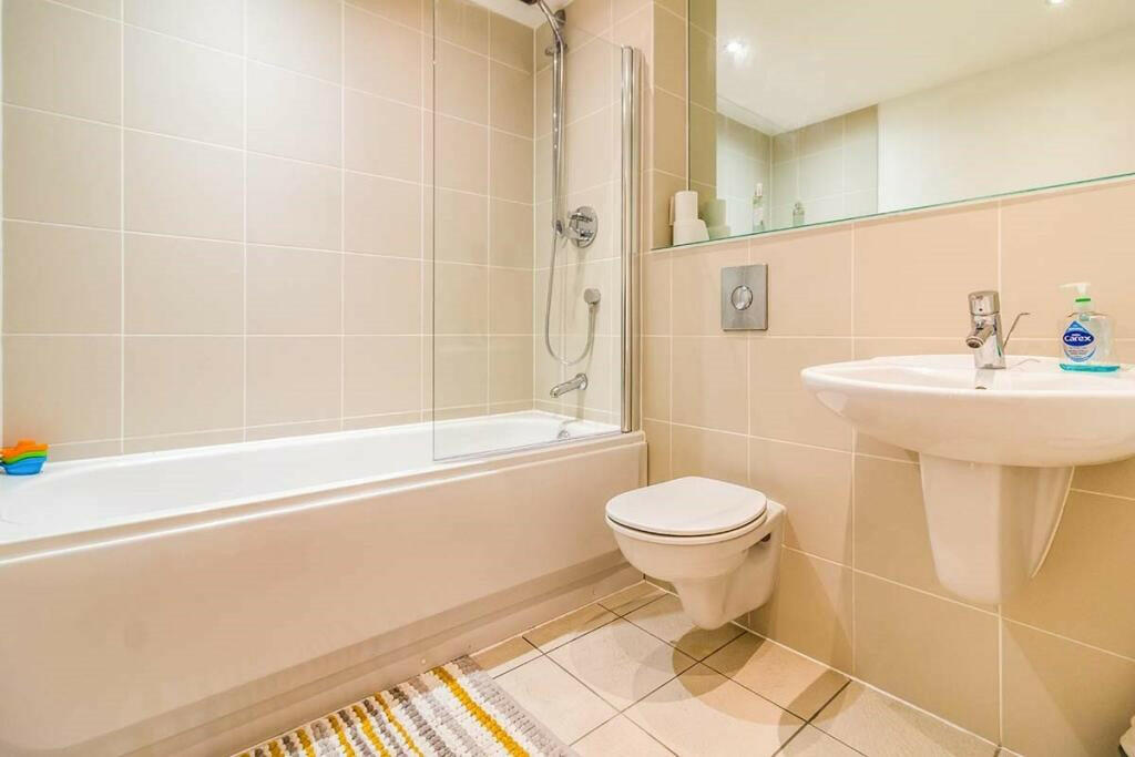 2 bed Flat for rent in London. From Residential Realtors