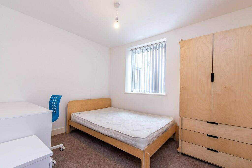 2 bed Flat for rent in London. From Residential Realtors
