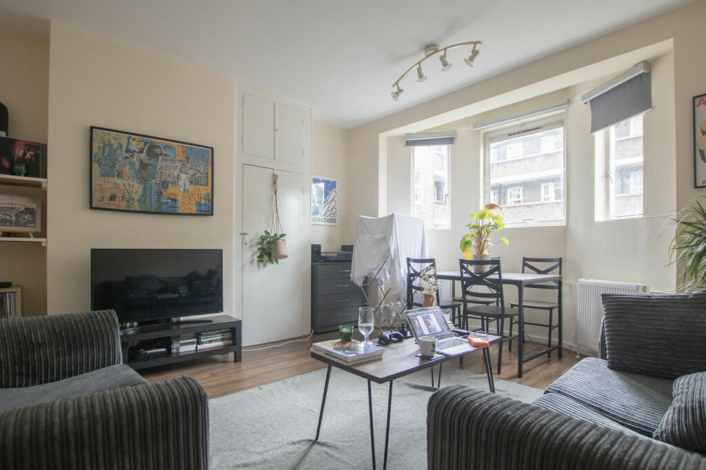 3 bed Flat for rent in London. From Residential Realtors