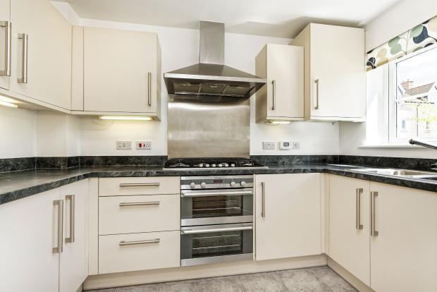 3 bed Apartment for rent in London. From Residential Realtors - London