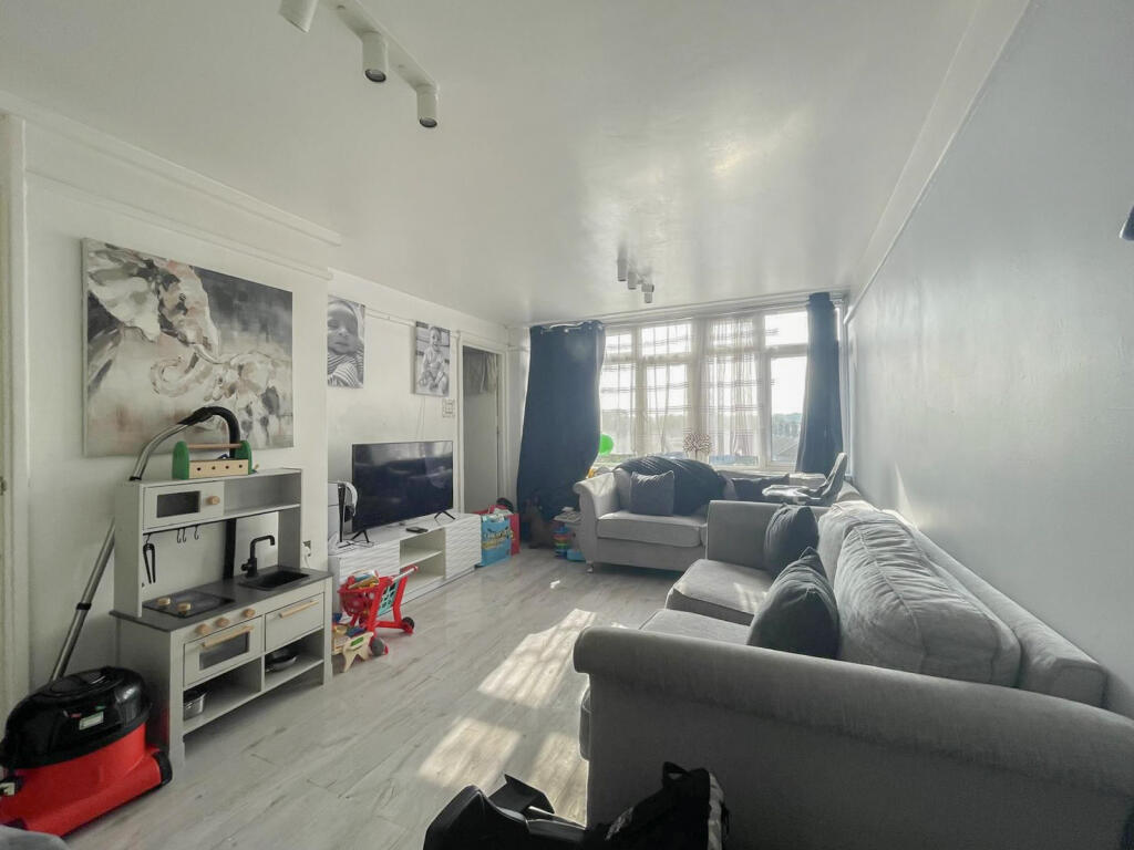 1 bed 1st Floor Flat for rent in . From Residential Realtors - London