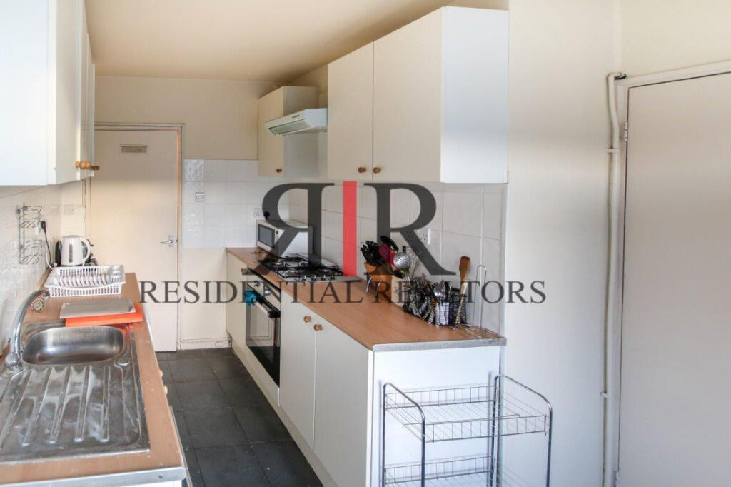 3 bed 1st Floor Flat for rent in London. From Residential Realtors - London 3 bed 1st Floor Flat for rent in London. From Residential Realtors - London