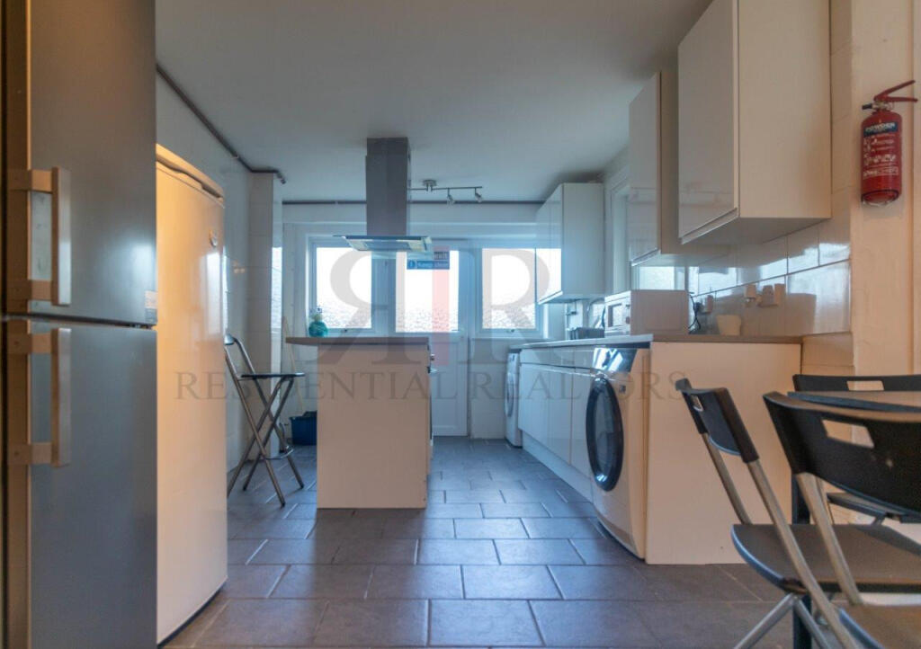 4 bed Mid Terraced House for rent in London. From Residential Realtors - London