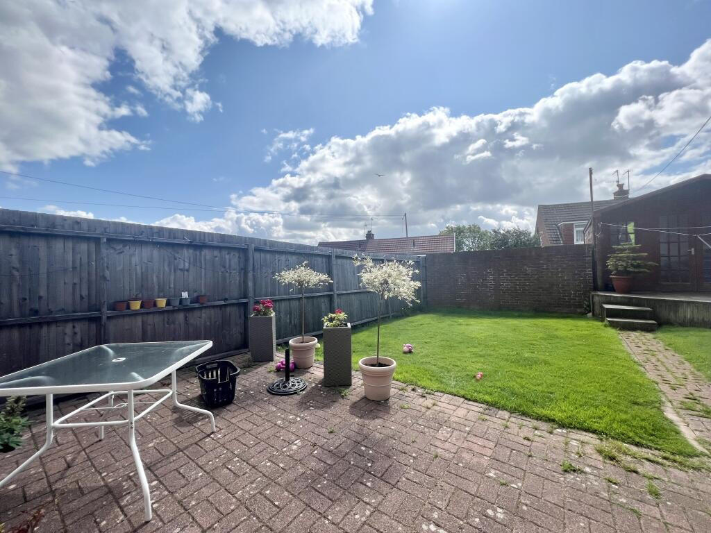 4 bed Mid Terraced House for rent in London. From Residential Realtors - London