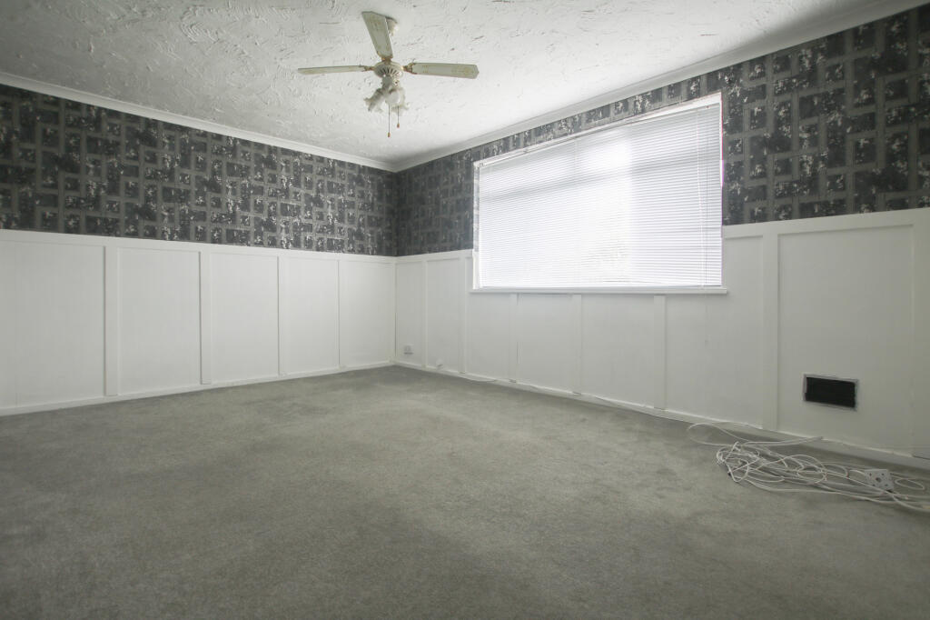 3 bed Mid Terraced House for rent in London. From Residential Realtors - London