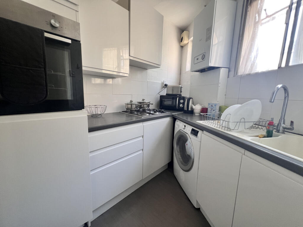 1 bed Apartment for rent in London. From Residential Realtors - London