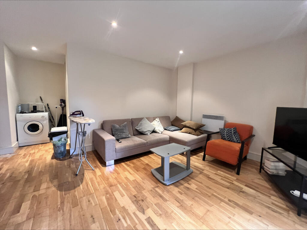 2 bed Apartment for rent in Barking. From Residential Realtors - London