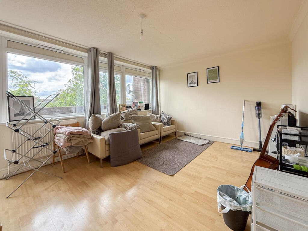 2 bed 1st Floor Flat for rent in Barking. From Residential Realtors - London