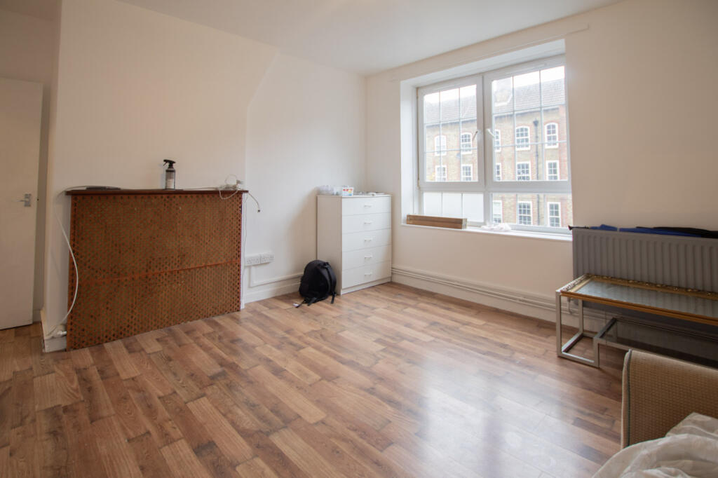 2 bed 1st Floor Flat for rent in London. From Residential Realtors - London