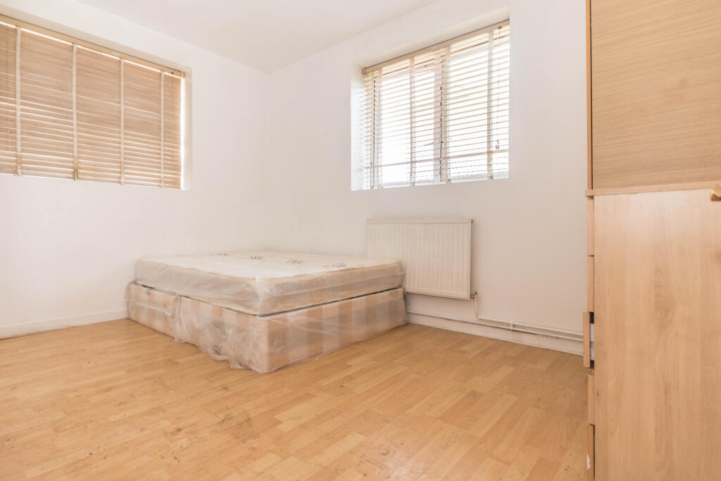 4 bed Apartment for rent in London. From Residential Realtors - London