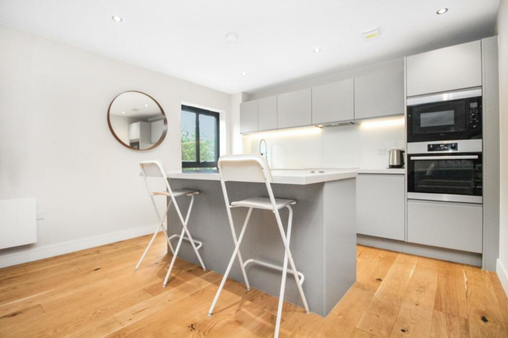 2 bed 1st Floor Flat for rent in London. From Residential Realtors - London 2 bed 1st Floor Flat for rent in London. From Residential Realtors - London