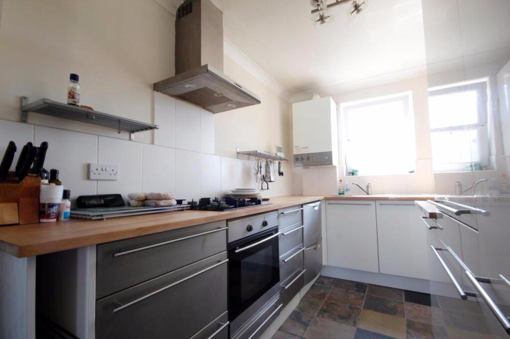 3 bed Apartment for rent in Hammersmith. From Residential Realtors - London