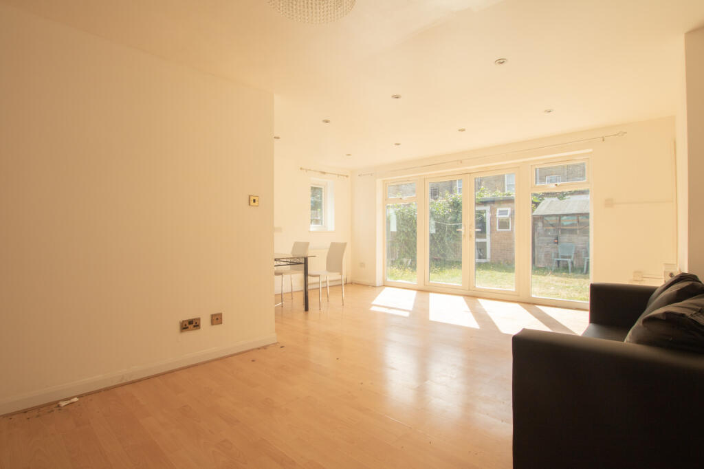 4 bed Mid Terraced House for rent in . From Residential Realtors - London