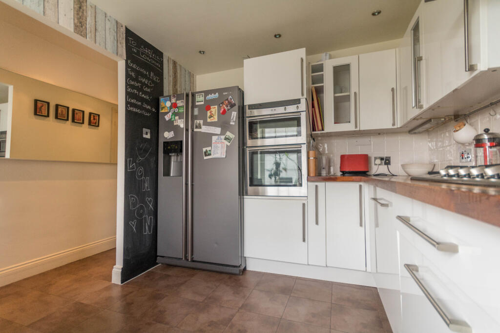 3 bed Apartment for rent in London. From Residential Realtors - London 3 bed Apartment for rent in London. From Residential Realtors - London