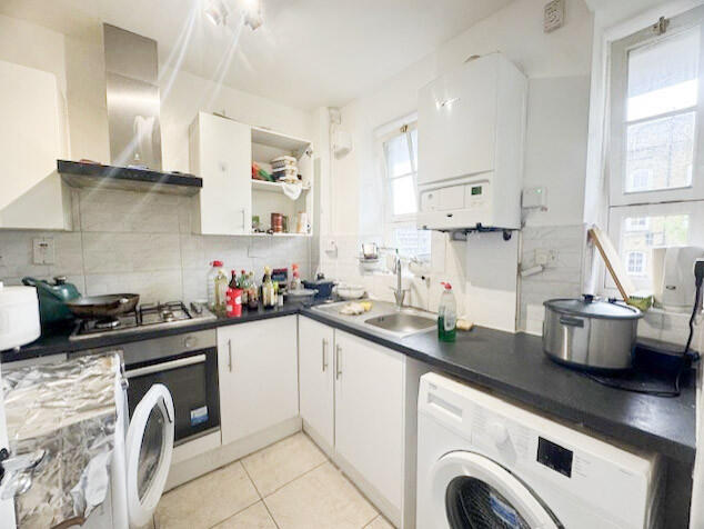 4 bed Mid Terraced House for rent in Westminster. From Residential Realtors - London 4 bed Mid Terraced House for rent in Westminster. From Residential Realtors - London