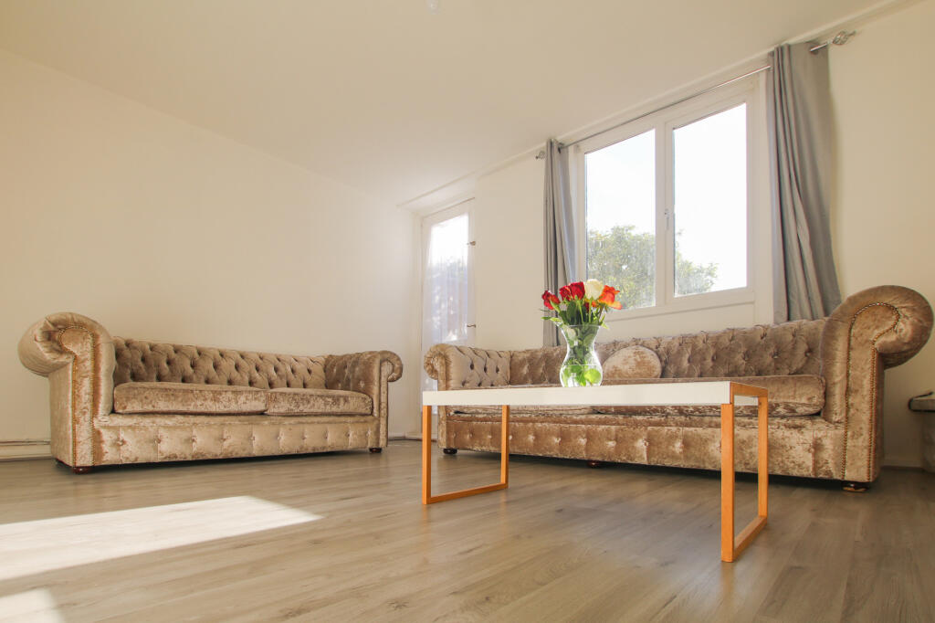 3 bed Mid Terraced House for rent in London. From Residential Realtors - London