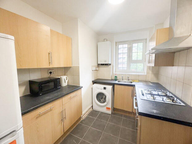 4 bed 1st Floor Flat for rent in London. From Residential Realtors - London