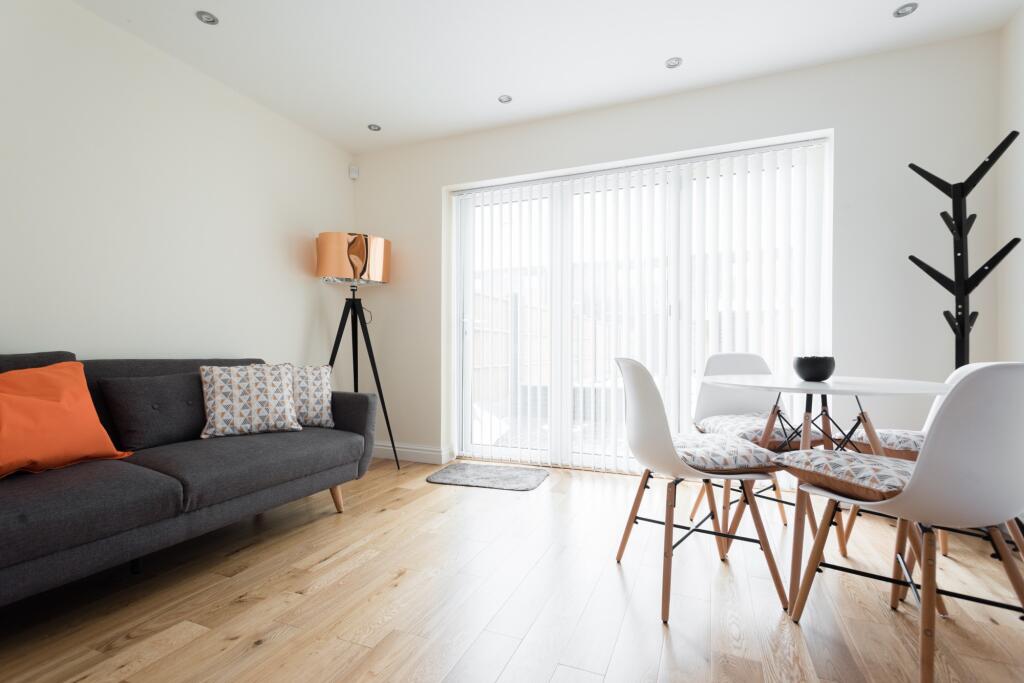 3 bed Mid Terraced House for rent in Hammersmith. From Residential Realtors - London