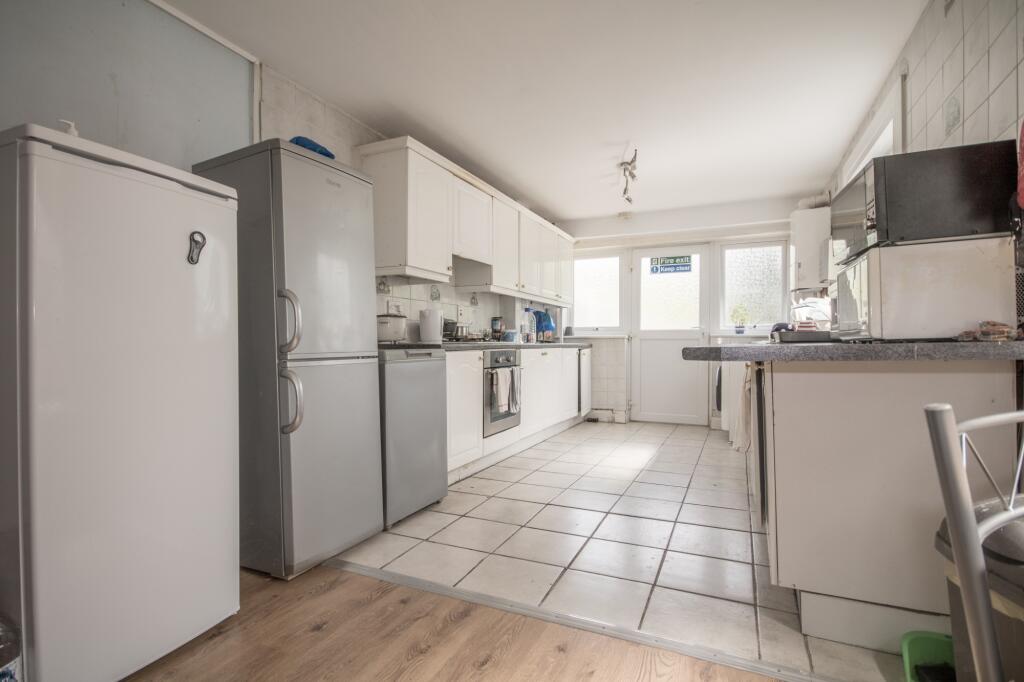4 bed Mid Terraced House for rent in Merton. From Residential Realtors - London 4 bed Mid Terraced House for rent in Merton. From Residential Realtors - London