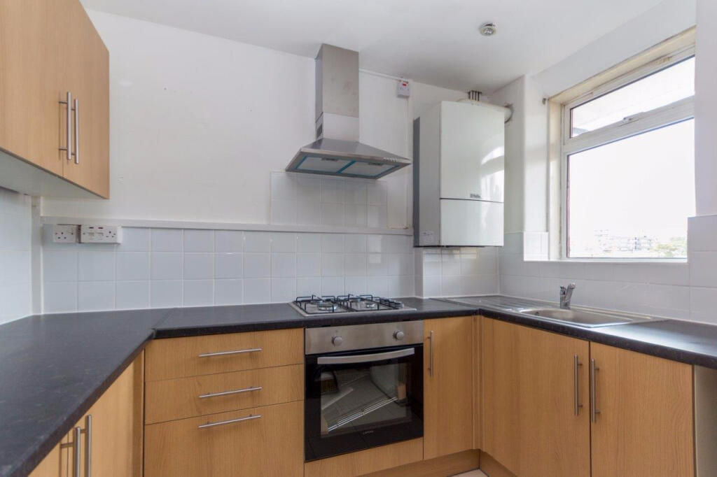 4 bed 1st Floor Flat for rent in Westminster. From Residential Realtors - London
