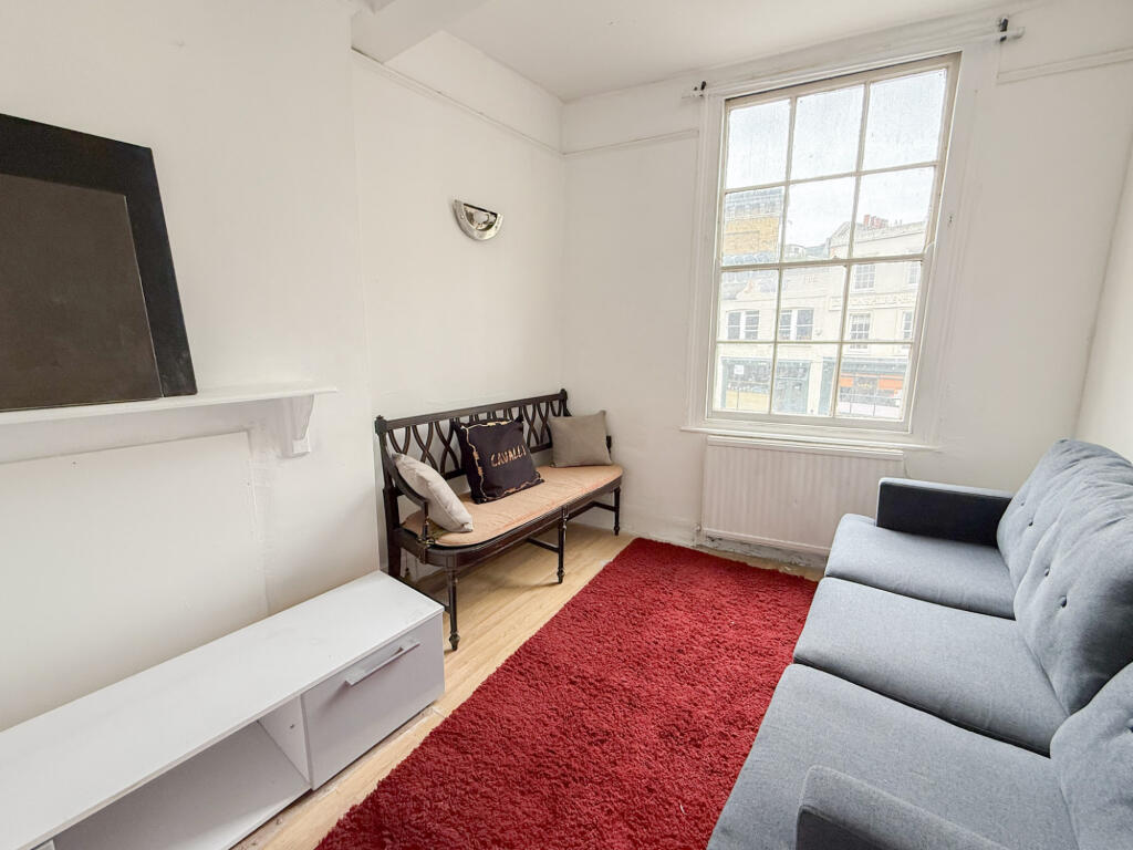 4 bed 1st Floor Flat for rent in London. From Residential Realtors - London
