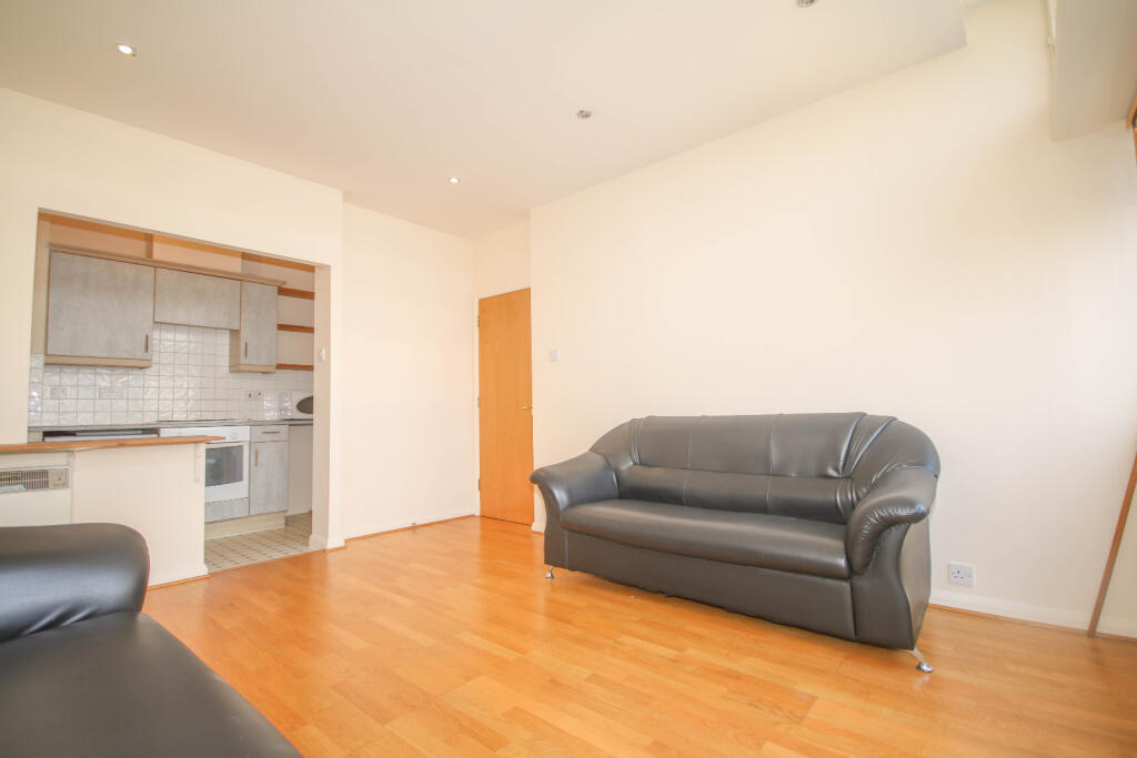 2 bed Apartment for rent in London. From Residential Realtors - London