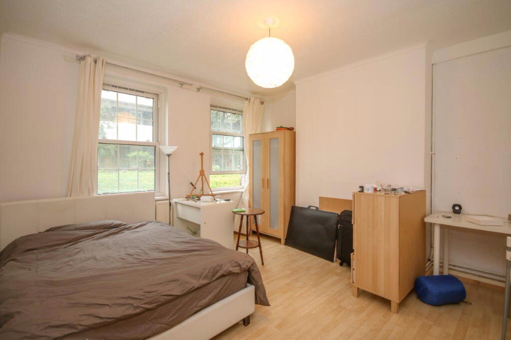3 bed Apartment for rent in Camberwell. From Residential Realtors - London 3 bed Apartment for rent in Camberwell. From Residential Realtors - London