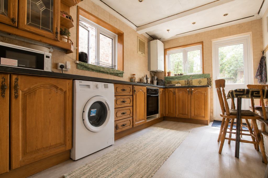 4 bed Mid Terraced House for rent in Merton. From Residential Realtors - London 4 bed Mid Terraced House for rent in Merton. From Residential Realtors - London