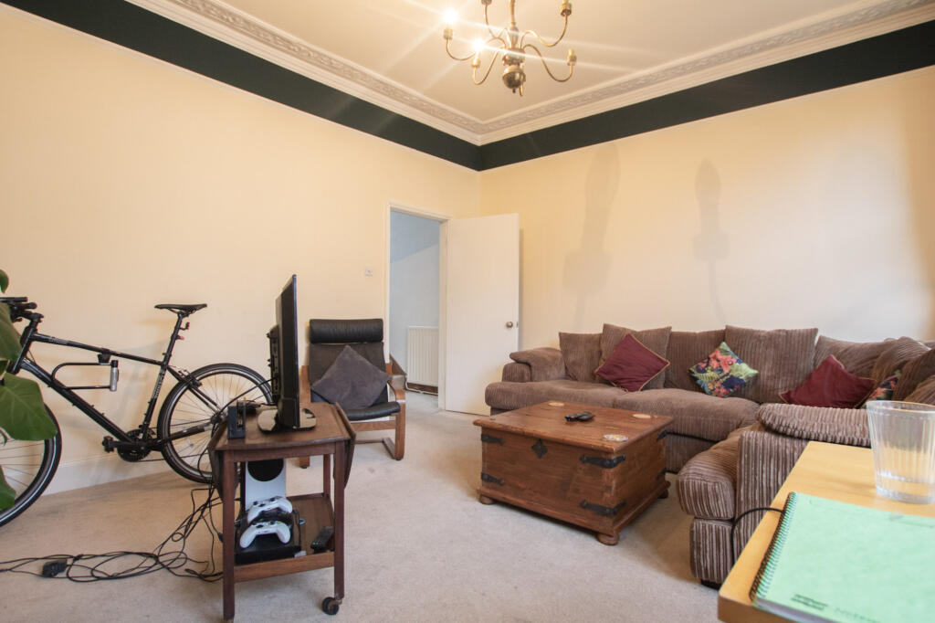 3 bed 1st Floor Flat for rent in Clapham. From Residential Realtors - London 3 bed 1st Floor Flat for rent in Clapham. From Residential Realtors - London