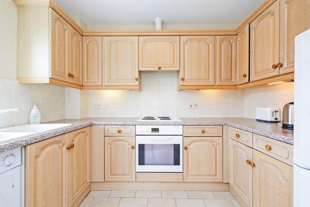 4 bed Mid Terraced House for rent in Merton. From Residential Realtors - London 4 bed Mid Terraced House for rent in Merton. From Residential Realtors - London