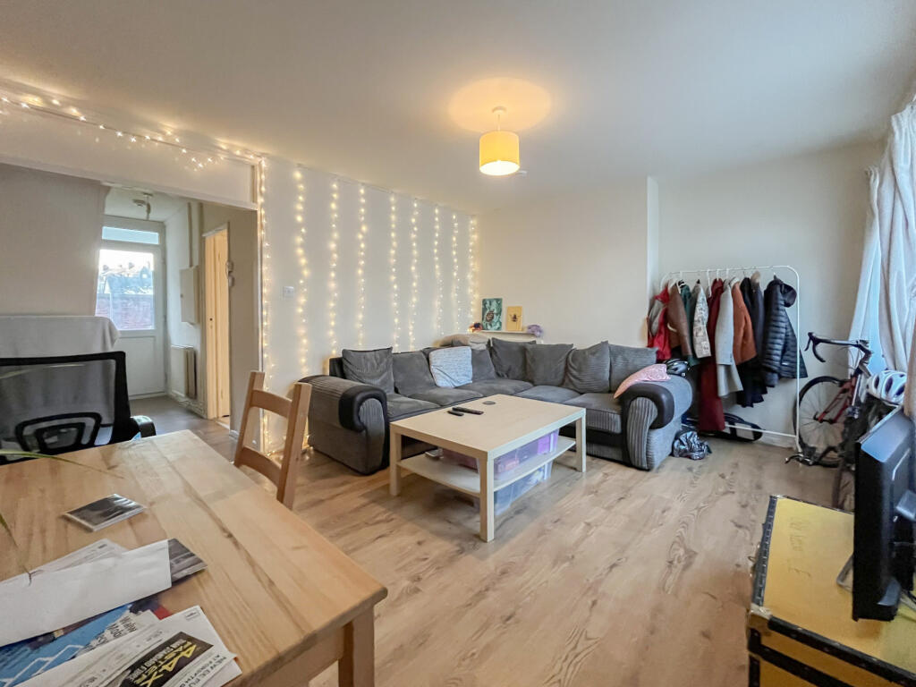 3 bed 1st Floor Flat for rent in Bermondsey. From Residential Realtors - London