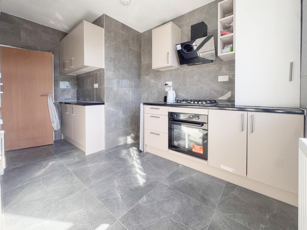 3 bed 1st Floor Flat for rent in Bermondsey. From Residential Realtors - London 3 bed 1st Floor Flat for rent in Bermondsey. From Residential Realtors - London