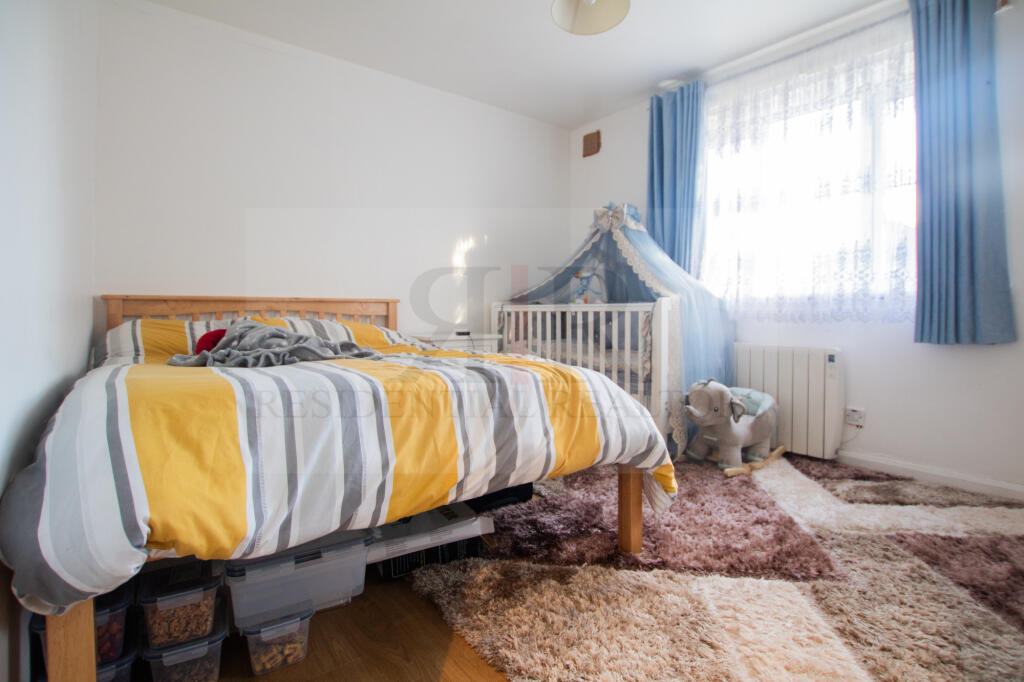 2 bed Mid Terraced House for rent in London. From Residential Realtors - London 2 bed Mid Terraced House for rent in London. From Residential Realtors - London