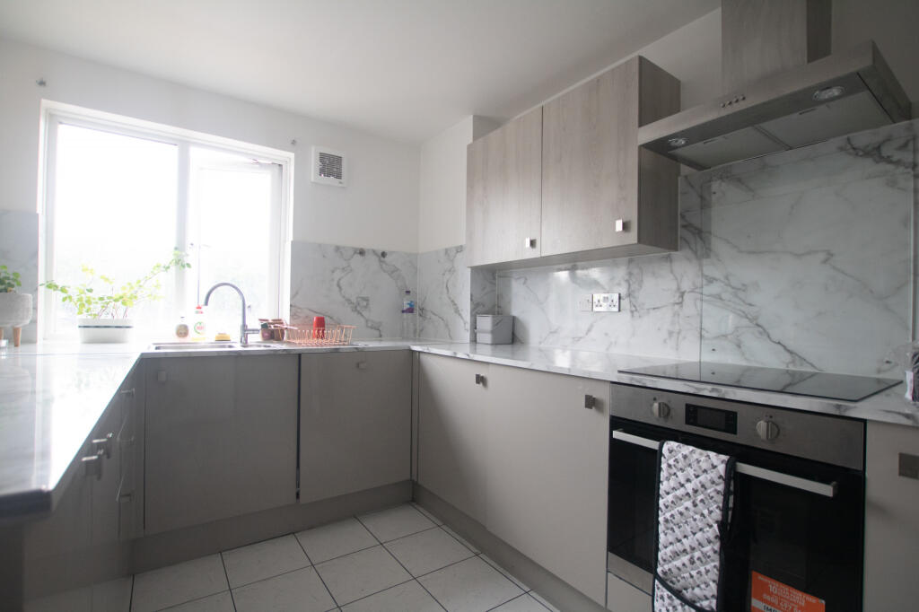 2 bed Apartment for rent in London. From Residential Realtors - London 2 bed Apartment for rent in London. From Residential Realtors - London