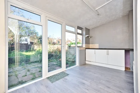3 bed Mid Terraced House for rent in Ilford. From Residential Realtors - London 3 bed Mid Terraced House for rent in Ilford. From Residential Realtors - London